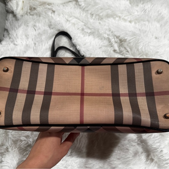 Burberry Nova Check Nickie Tote Bag - Picture 3 of 14